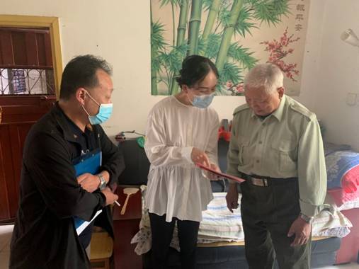 迎“七一”送溫暖-醫(yī)院走訪慰問高齡黨員